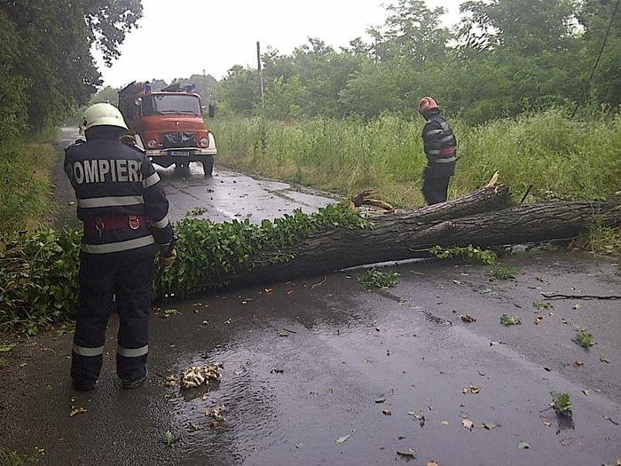 Atenție! Meteorologii au emis, deja, avertizări: COD GALBEN! Peste 3.300 de pompieri, mobilizaţi &icirc;n zonele vizate de furtuni. Ce se va &icirc;nt&acirc;mpla &icirc;n următoarele ore