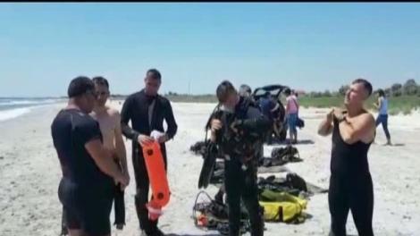 Familia băiatului dispărut în valurile mării, îndurerată! Trupul copilului a fost găsit pe plaja din Vadu, de un turist. Militarul care a încercat să-l salveze este mort