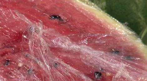 Fructele cumpărate gata tăiate ne pot pune &icirc;n pericol sănătatea!