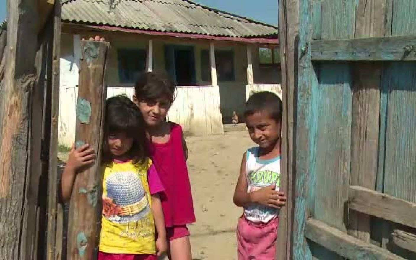 Trei copilași din Vaslui au ajuns de urgență la spital pentru că au consumat alcool! Micuții au m&acirc;ncat vișine din borcanul cu vișinată