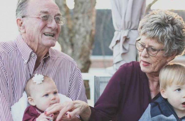 &Icirc;n loc să croșeteze botoșei, bătr&acirc;nii &icirc;și vor lua bastonul și vor merge la muncă! V&acirc;rsta de pensionare &icirc;n Rusia ar putea fi majorată