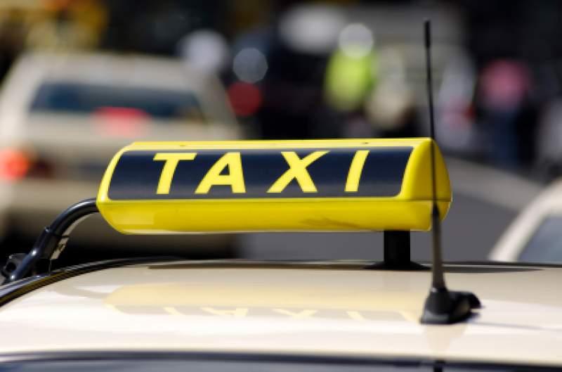 O celebră companie de taximetrie vrea să afle dacă potențialii pasageri sunt… în stare de ebrietate. Cum și-ar putea da seama