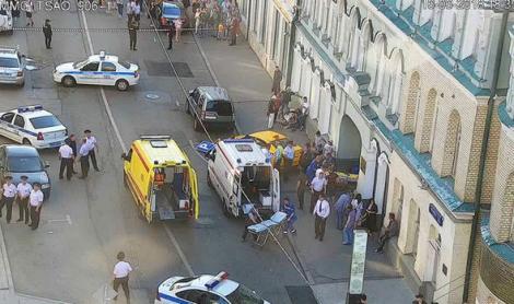 Teroare în Capitala Rusiei! Un taxi a intrat în mulțime. Mai multe ambulanțe au ajuns la fața locului