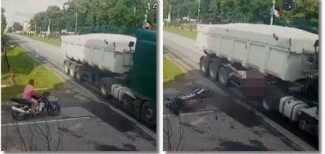 VIDEO ȘOCANT! Accident teribil în județul Timis! Un motociclist se izbeste violent de un camion. Momentul impactului a fost surprins LIVE