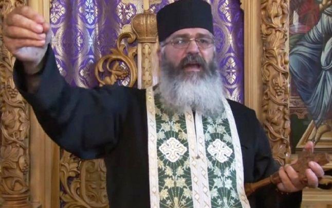 &Icirc;ncetează să mai faci asta! De ce n-ar trebui să porți ață roșie la m&acirc;nă! Explicațiile Părintelui Calistrat: &rdquo;Foarte multă isterie!&rdquo;