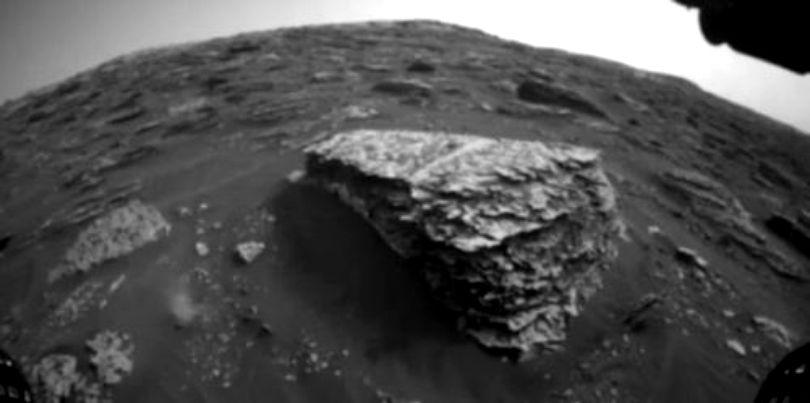 Omenirea, &icirc;n fața unui MOMENT EPOCAL? Nu suntem singuri? Un OBIECT URIAȘ SE MIȘCĂ! Imagini ULUITOARE surprinse pe Marte