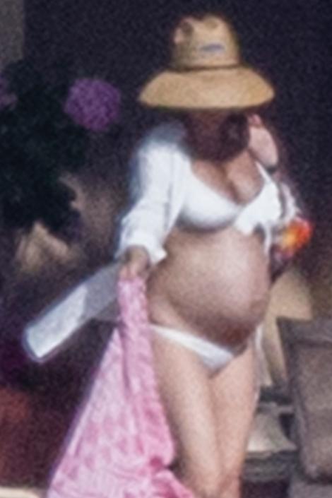 O actriță celebră e însărcinată, după mai puțin de un an de relație! Și-a etalat burtica proeminentă la plajă! 