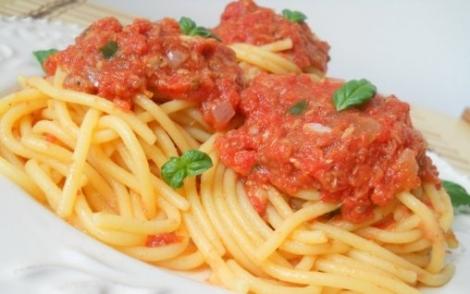 Rețetă de post. Spaghete cu ton și sos de roșii