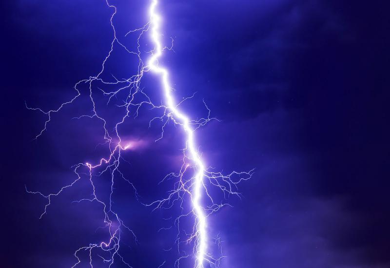 Vremea 20 iunie. Prognoza meteo anunță furtuni cu fulgere și temperaturi caniculare