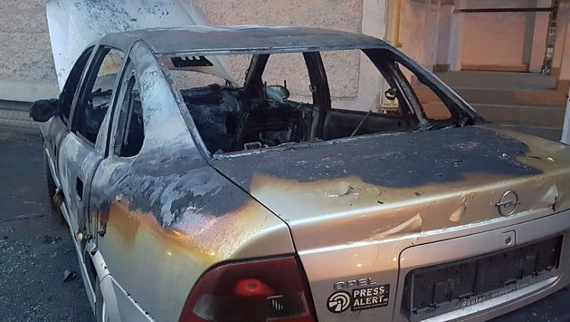 Ca-n Vestul Sălbatic sau Sicilia! Maşina unui jurnalist român a fost incendiată în stil mafiot!Măsura luată de Poliție! Atenție, imagini!