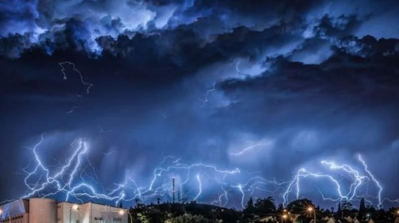 Anunţ de ULTIMĂ ORĂ făcut de meteorologi! A fost emis COD GALBEN de furtuni şi grindină. Zonele afectate