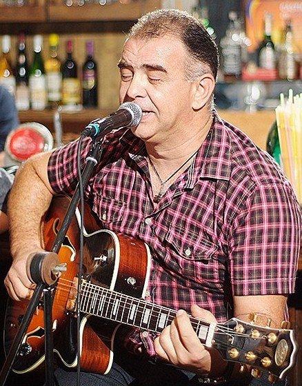 C&acirc;ntărețul Cezar Dinescu s-a stins din viață &icirc;n urma unui accident teribil! Prietenii artistului sunt &icirc;ngroziți