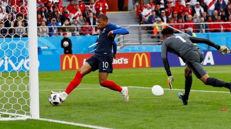 Campionatul Mondial de Fotbal Rusia 2018! Franța învinge Peru și se califică în ”optimi”. Mbappe marchează și intră în istorie