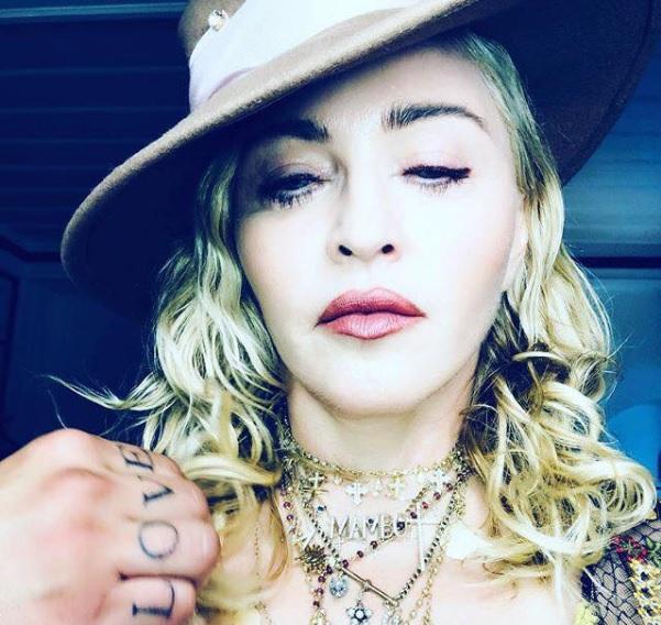 Madonna a c&acirc;ntat melodia &bdquo;Can&rsquo;t Help Falling in Love&rdquo; alături de fiul ei. Nu o să crezi ce voce are copilul! VIDEO