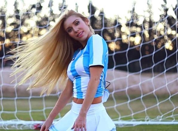 UNA PE ZI! Messi și calificarea Argentinei au lăsat-o fără haine! Imagini hot cu artista Melisia, cea mai sexy fană a &rdquo;pumelor&rdquo;