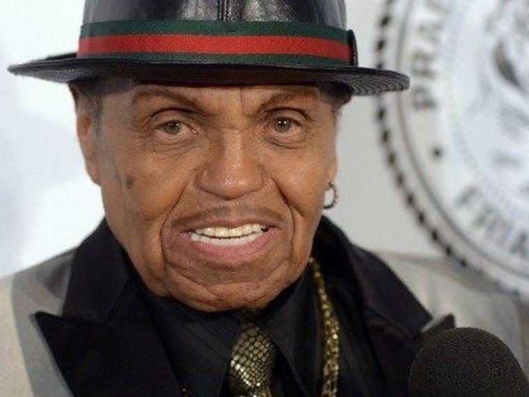 BREAKING NEWS! Muzica E &Icirc;N DOLIU! După o lungă luptă cu boala, tatăl lui Michael Jackson A MURIT!