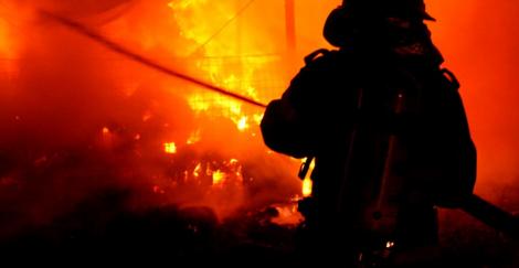 ULTIMĂ ORĂ! Incendiu la o fabrică de încălţăminte din Braşov