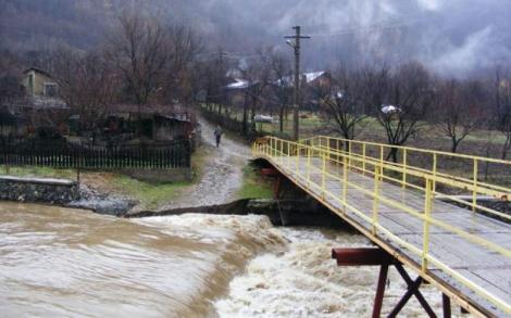 Anunț de ULTIMĂ ORĂ! Este COD GALBEN de INUNDAȚII pentru râuri din trei județe din România!