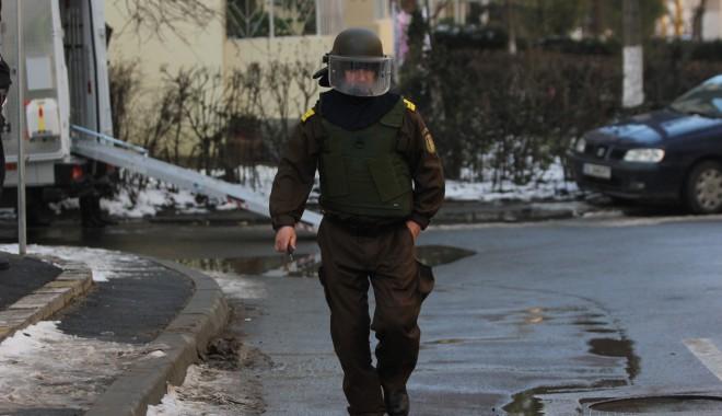 ALERTĂ! Amenințare cu BOMBĂ! Trupele speciale au sosit la fața locului. Oamenii au fost EVACUAȚI din trei centre comerciale din Samara (Rusia)