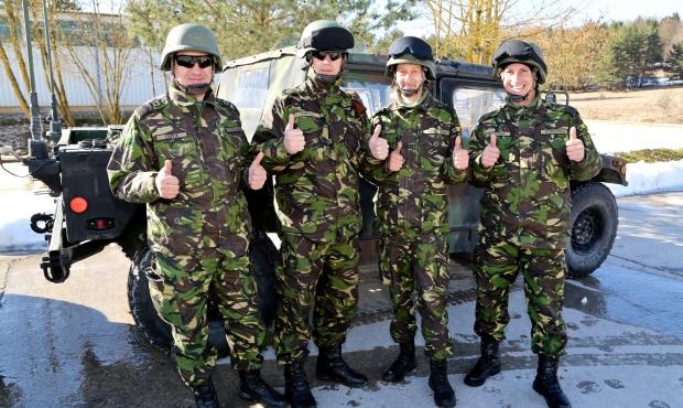 Vrei să trăiești pe picior mare, să ai uniformă și statul să-ți plătească chiria? Armata face angajări. C&acirc;te posturi a scos la concurs și ce salarii oferă