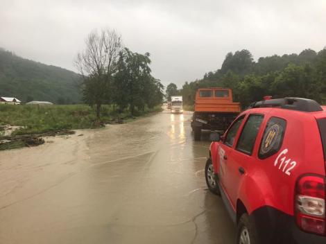 România, paralizată de inundații! Circulație oprită pe mai multe drumuri naționale
