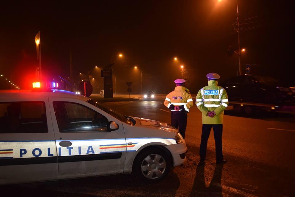 O polițistă care dirija traficul a fost LOVITĂ de o mașină. Ce a spus șoferul