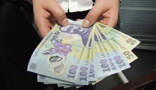 Rom&acirc;nii primesc trei salarii brute minime pe ţară, de la stat. Cine poate beneficia de acești bani și ce condiții trebuie să &icirc;ndeplinească