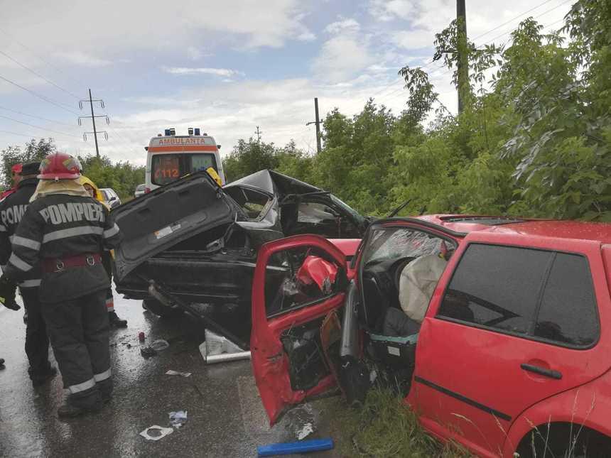 Tragediile se țin lanț! Accidentul &icirc;n care un COPIL de şapte ani a MURIT pe loc. Alte două persoane și-au pierdut viața