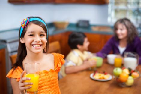 Atenție, părinți! Simona Tivadar, despre alimentaţia copiilor: „Un fresh de portocale are atâtea zaharuri cât patru felii de pâine!”