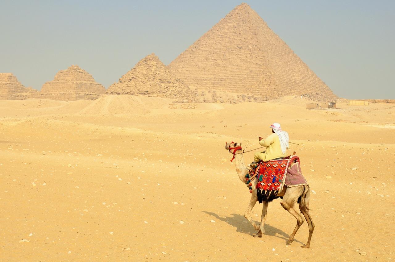 Aventură în deșert. Descoperă cele mai de seamă structuri antice din Egipt