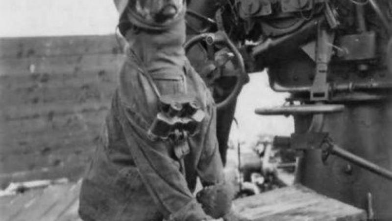 Despre EROI fără voie! Cele mai frumoase fotografii din timpul celui de-al Doilea Război Mondial: dincolo de moarte şi orori, soldaţii au fost OAMENI. Galerie foto cu piele de găină! 