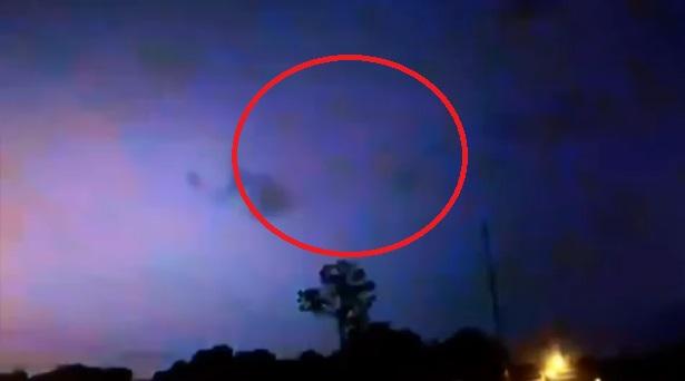 Porțile CERULUI s-au deschis și o lumină dumnezeiască a apărut! Martorii au filmat totul