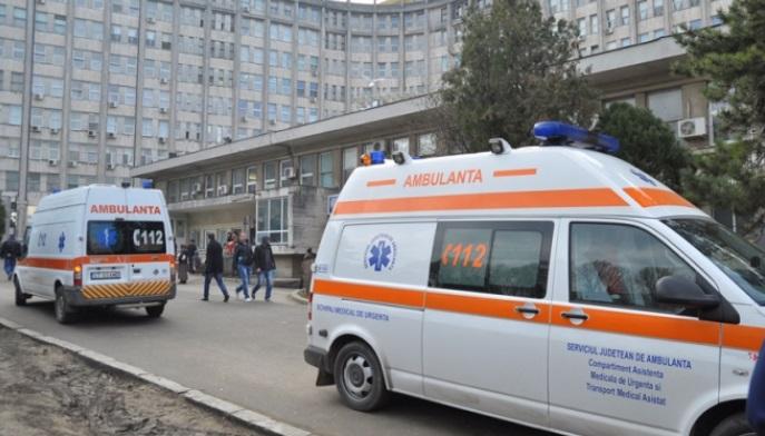 DOSAR PENAL după ce un bărbat a fost lăsat să MOARĂ &icirc;n curtea unui spital! Nu se poate aşa ceva, să mori l&acirc;ngă spital şi l&acirc;ngă o ambulanţă care nu vine să te ajute&rdquo;
