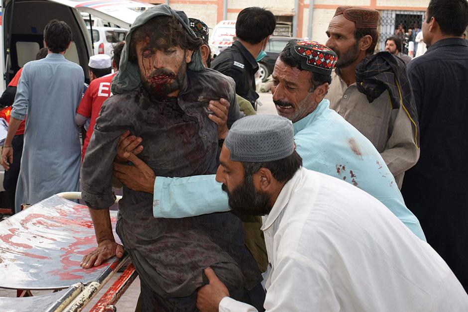 Ce oroare! Un nou atentat a &icirc;ns&acirc;ngerat lumea. Cel puţin 20 de morţi &icirc;n timpul unui miting electoral &icirc;n Pakistan