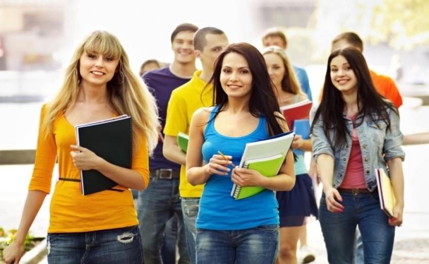 Vești senzaționale pentru tineri! Legea INTERNSHIPULUI, PROMULGATĂ! C&acirc;ți bani vor primi cei care vor lucra ca interni