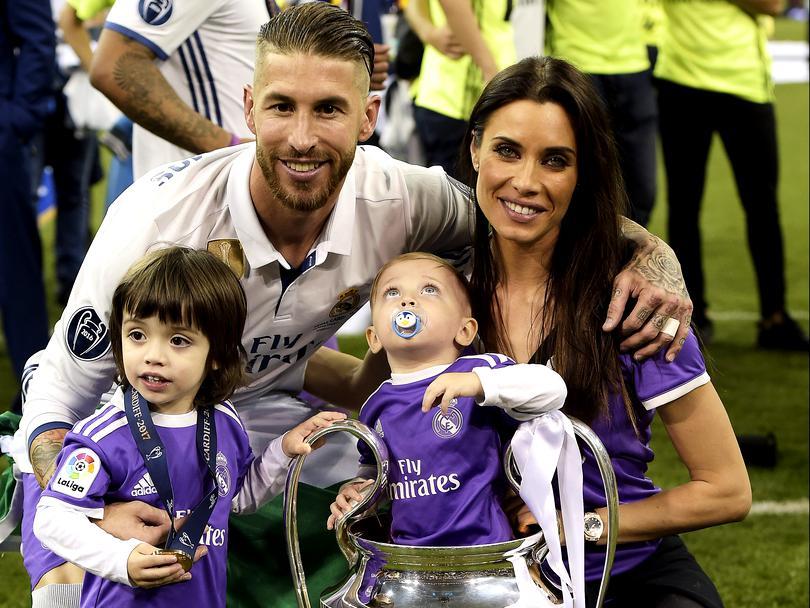 Un fotbalist celebru s-a logodit cu o prezentatoare TV! A făcut anunțul &icirc;n urmă cu puțin timp: &rdquo;A spus DA!&rdquo; Imaginea care a fost apreciată de peste 400.000 de persoane