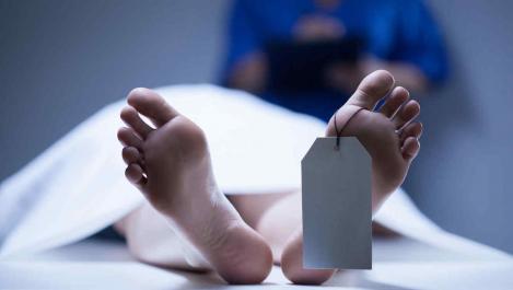 ȘOCANT! O femeie declarată moartă a fost găsită în viață chiar la morgă