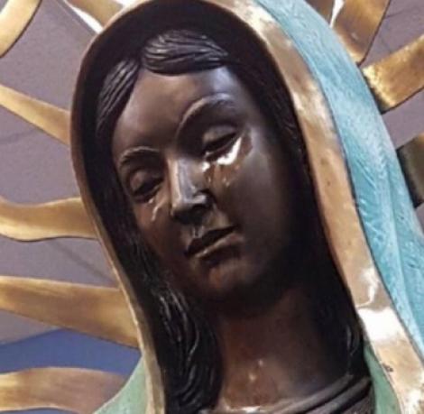 MINUNE într-o biserică din SUA? Statuia Fecioarei Maria a început SĂ PLÂNGĂ! Detaliul EXTRAORDINAR despre lacrimile ei - VIDEO