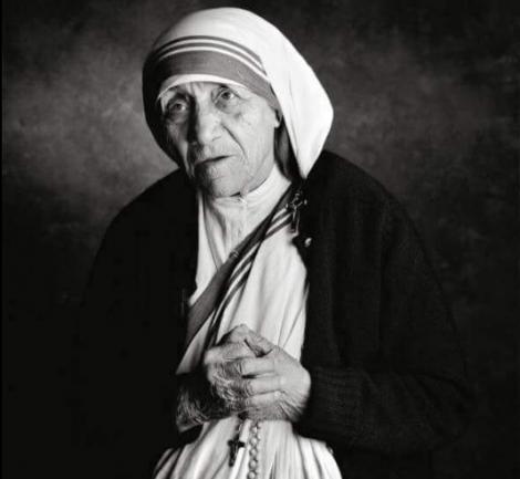 Maica Tereza ar vărsa lacrimi amare! SCANDAL HALUCINANT la adăposturi ale ei pentru copii. O călugăriță a fost arestată