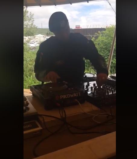 Jandarmeria LOVEȘTE din nou! Ce a făcut un plutonier care a ajuns la masa unui DJ! (VIDEO)