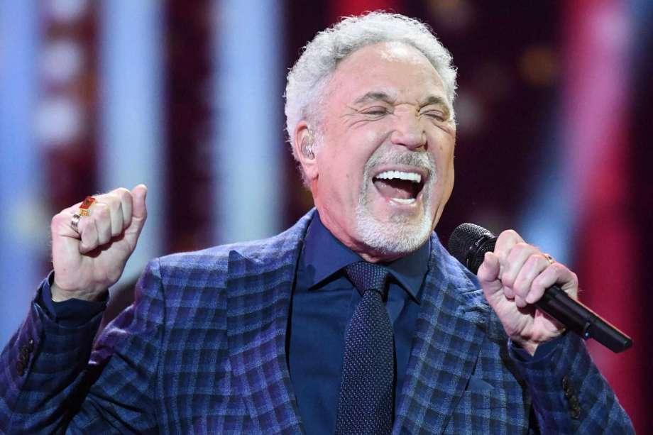 Tom Jones, internat de urgenţă la spital! C&acirc;ntăreţul şi-a anulat concertele: "Ne pare foarte rău pentru această veste"
