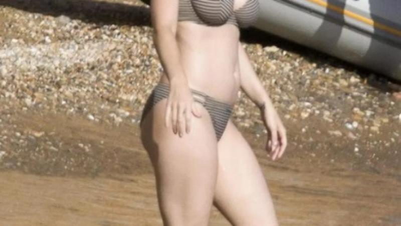 Katy Perry, surprinsă în bikini, la plajă în Ibiza! Cum arată cântăreața la 33 de ani - GALERIE FOTO