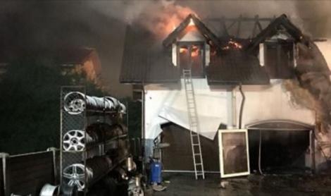 INCENDIU DEVASTATOR în Timișoara! Până când au ajuns pompierii, flăcările au afectat două case