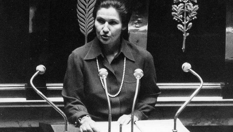 A supravieţuit Holocaustului, a fost prima femeie aleasă preşedinte al Parlamentului European şi a legalizat avortul în Franţa. Simone Veil, înhumată alături de Voltaire și Victor Hugo