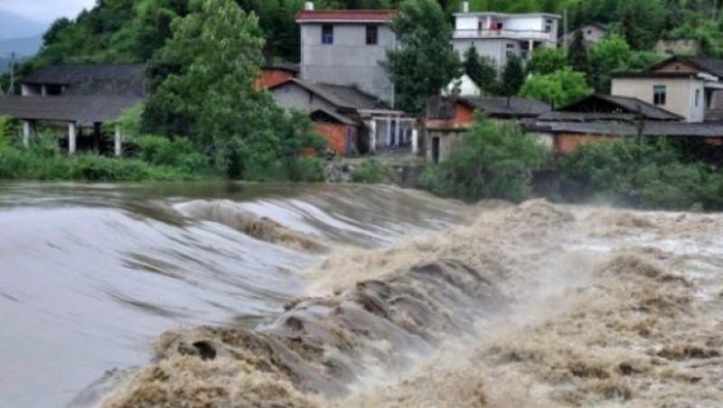 Potopul nu se mai oprește! ANM a emis din nou COD PORTOCALIU: Cantități de apă uriașe în mai multe zone