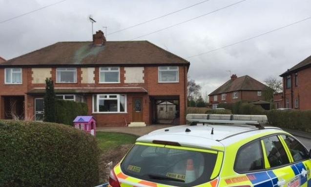 Ce tragedie! Și-a găsit fiica &icirc;n v&acirc;rstă de șase ani sp&acirc;nzurată &icirc;n camera ei. Cu ce se juca fetița