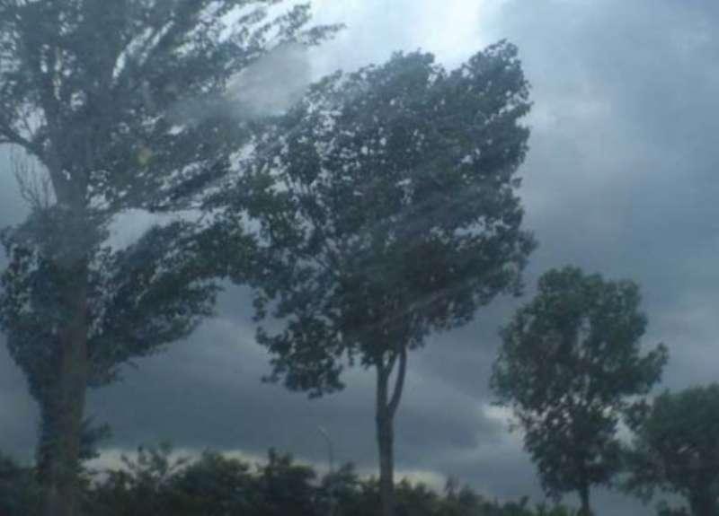 Vremea rea face prăpăd! Cod portocaliu de furtuni pentru mai multe județe