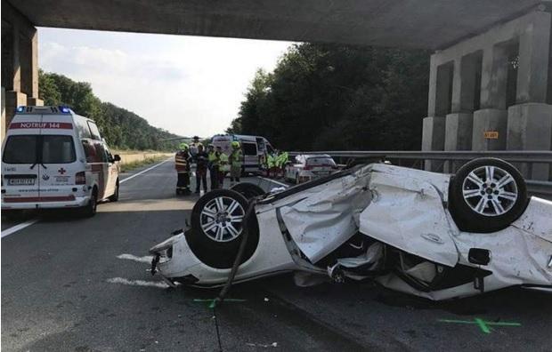 O familie de rom&acirc;ni, implicată &icirc;ntr-un ACCIDENT &Icirc;NFIORĂTOR &icirc;n Austria! Bărbatul a murit pe loc