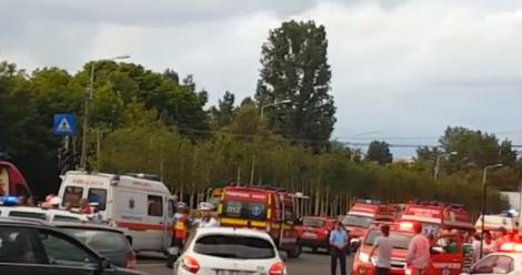 ULTIMĂ ORĂ! Accident teribil în București! Trei persoane, între care o fetiță de cinci ani,  rănite după ce un şofer a pierdut controlul volanului şi a intrat pe contrasens