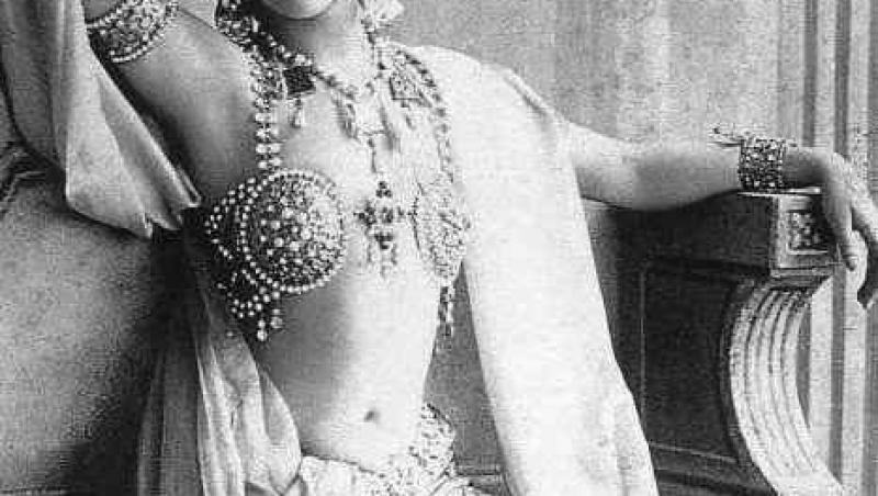 ORORILE ascunse care au făcut-o pe o femeie olandeză să se reinventeze… în faimoasa Mata Hari. După ce a fost executată, în ciuda celebrității ei, a ajuns să fie disecată!! Tragic este și destinul capului ei, retezat